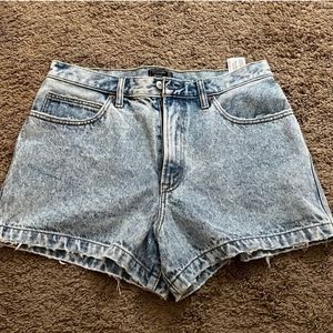 Womens size 31/12 Abercrombie And Fitch shorts
